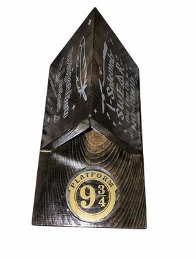 Harry Potter Platform 9 3/4 Wingardium Leviosa Wooden Bookend Drink Holder Pool